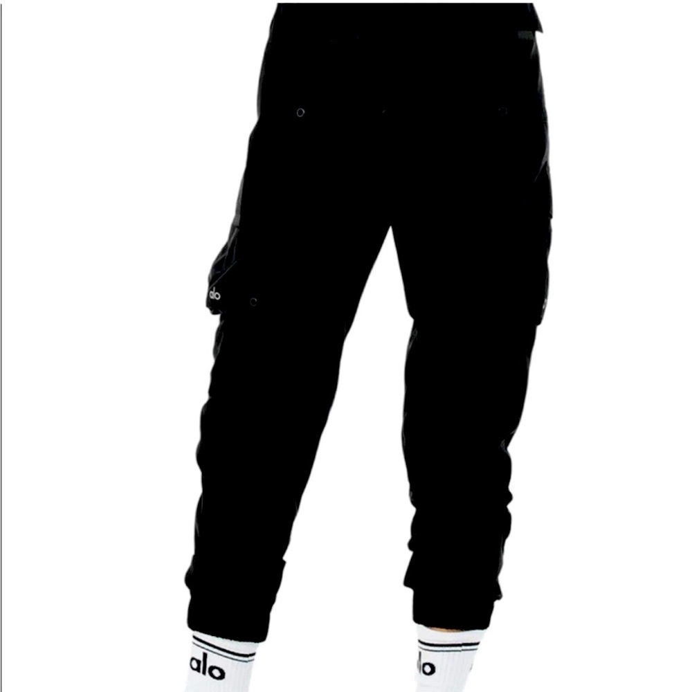 Alo Yoga It Girl Cargo Pant in Black Sz L